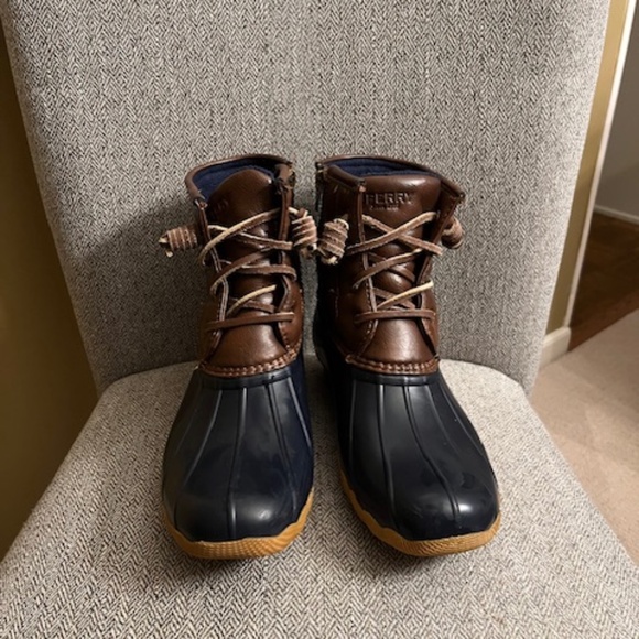 Girls Sperry Boots - Picture 1 of 4